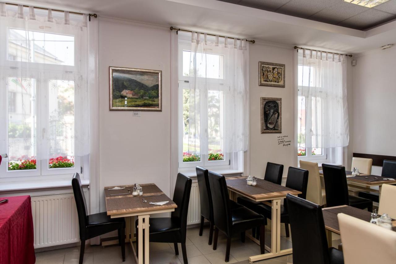 Fenyes Vinorium Bed and Breakfast Sopron Exteriör bild