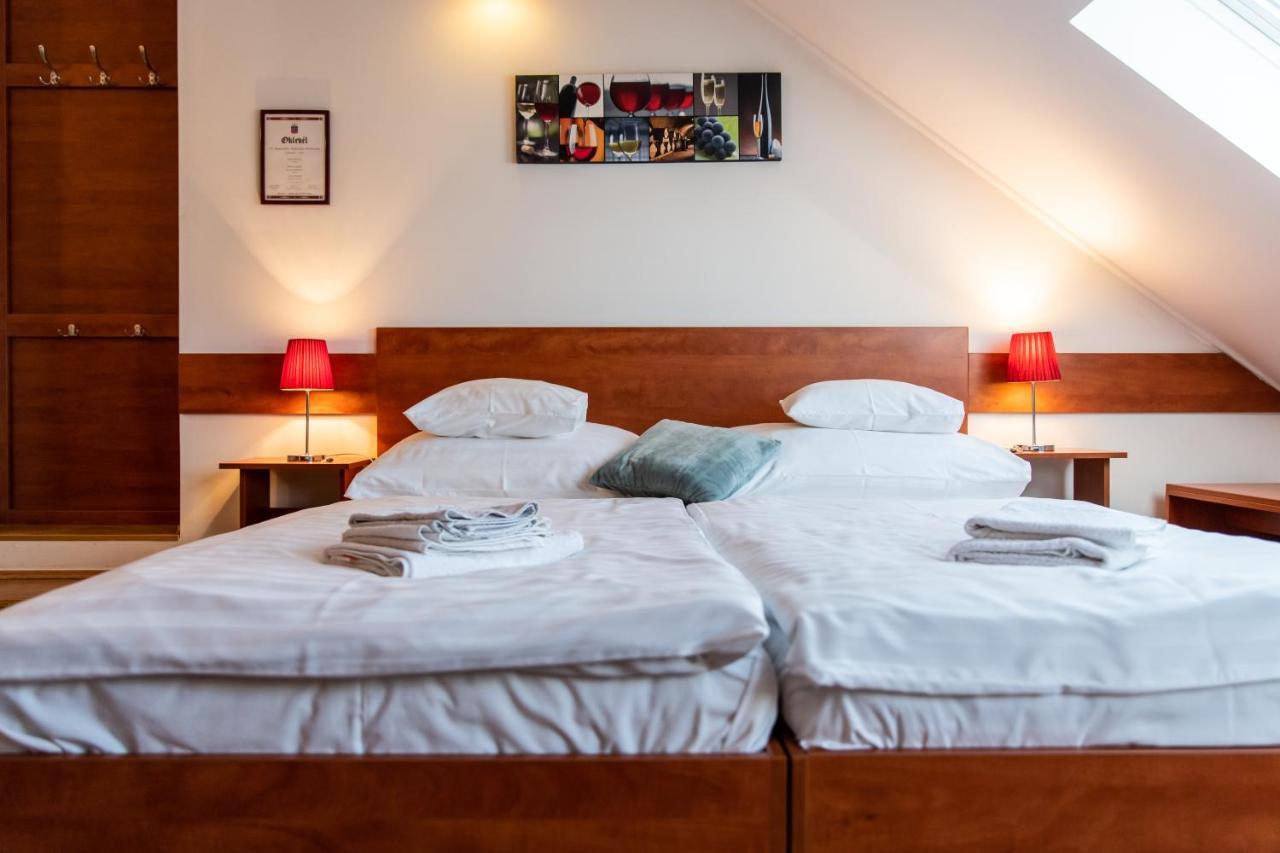 Fenyes Vinorium Bed and Breakfast Sopron Exteriör bild