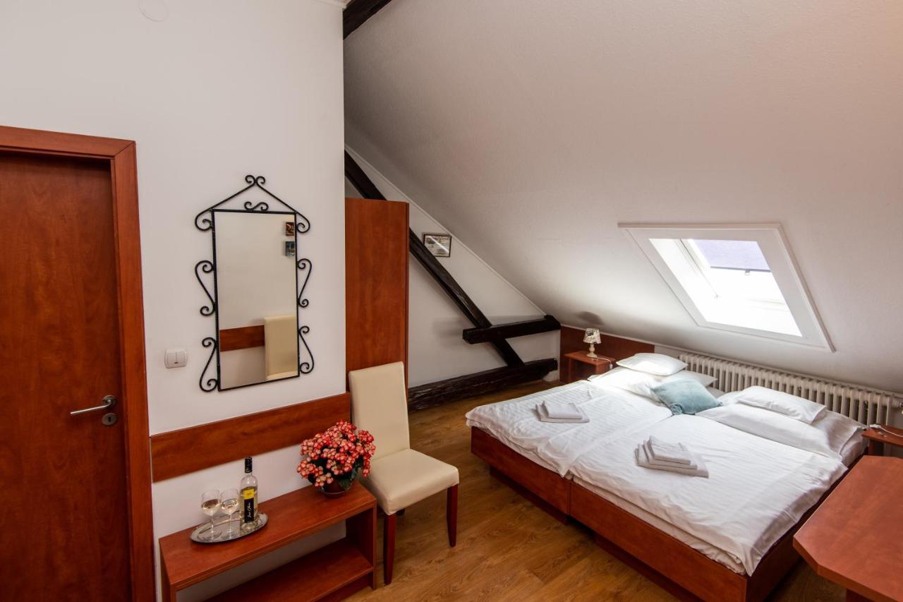 Fenyes Vinorium Bed and Breakfast Sopron Exteriör bild