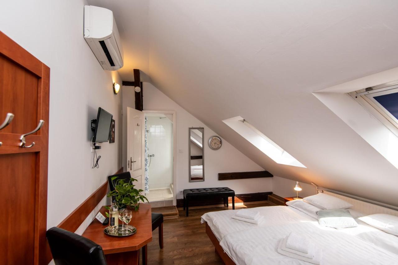 Fenyes Vinorium Bed and Breakfast Sopron Exteriör bild