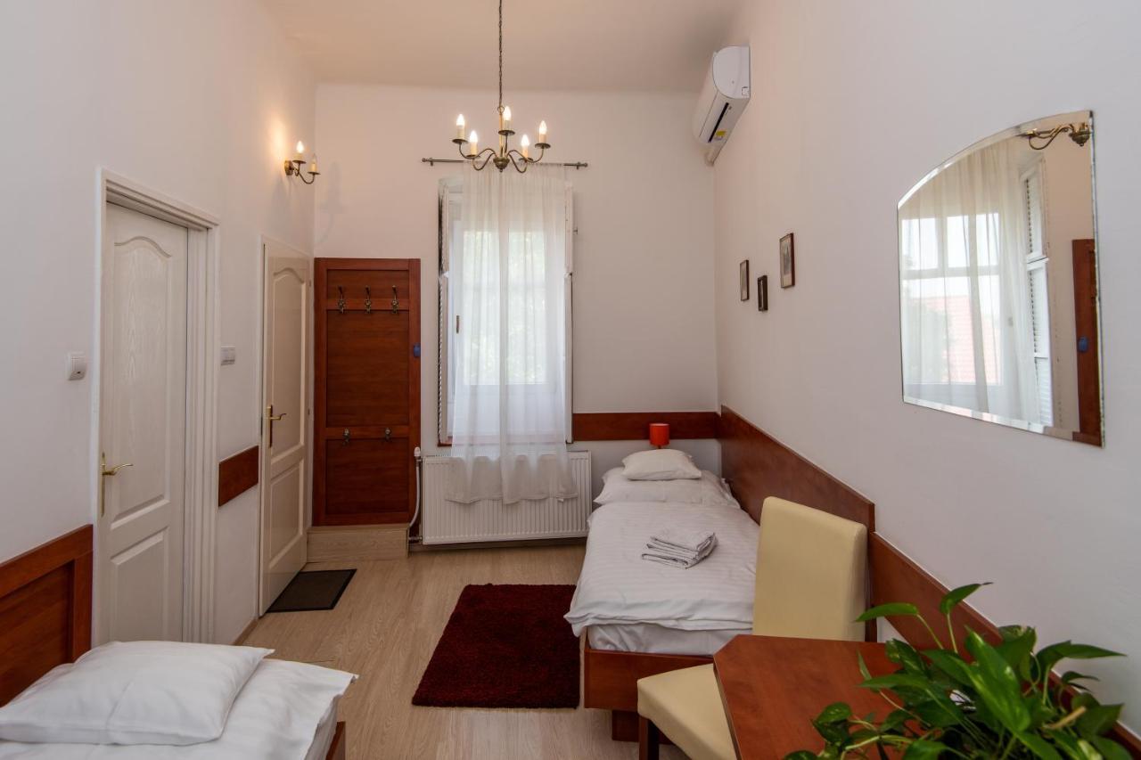 Fenyes Vinorium Bed and Breakfast Sopron Exteriör bild