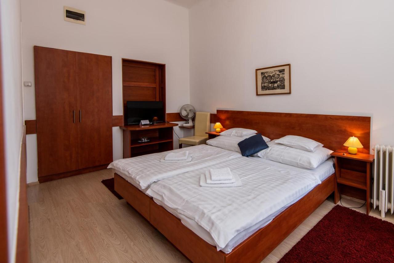 Fenyes Vinorium Bed and Breakfast Sopron Exteriör bild