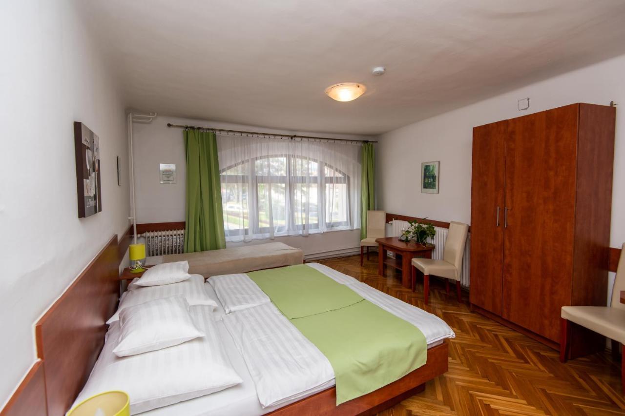 Fenyes Vinorium Bed and Breakfast Sopron Exteriör bild
