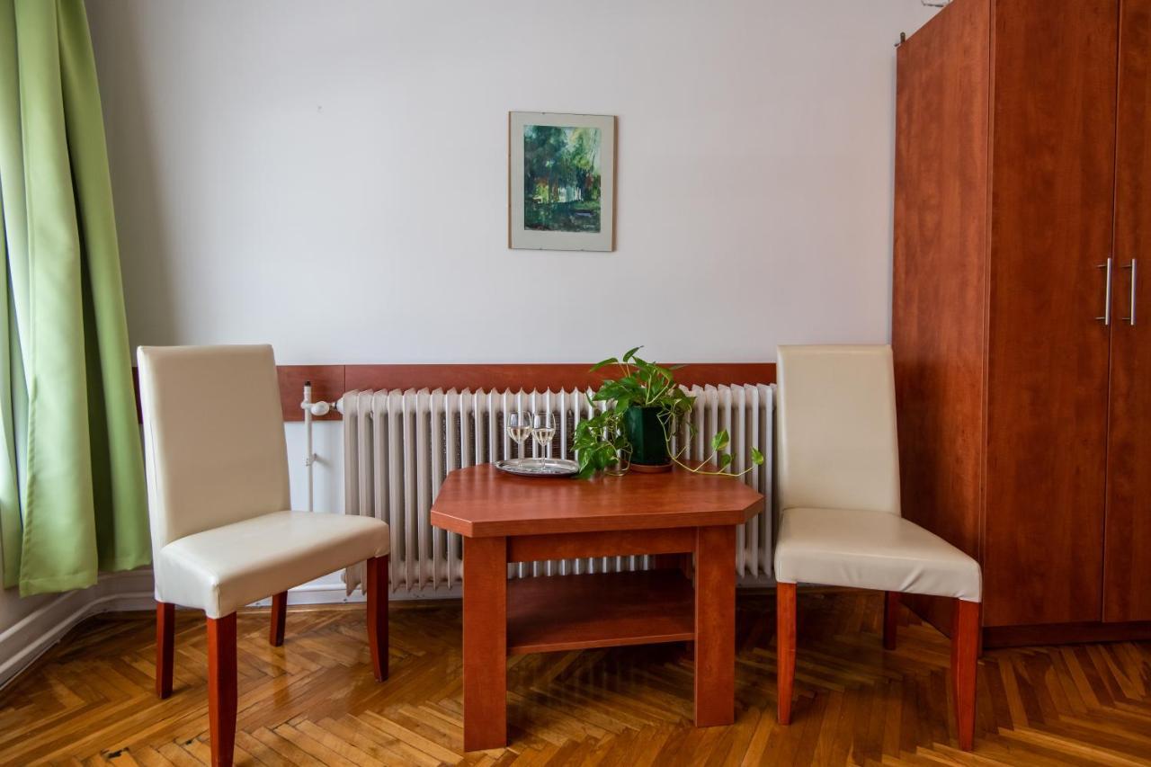 Fenyes Vinorium Bed and Breakfast Sopron Exteriör bild