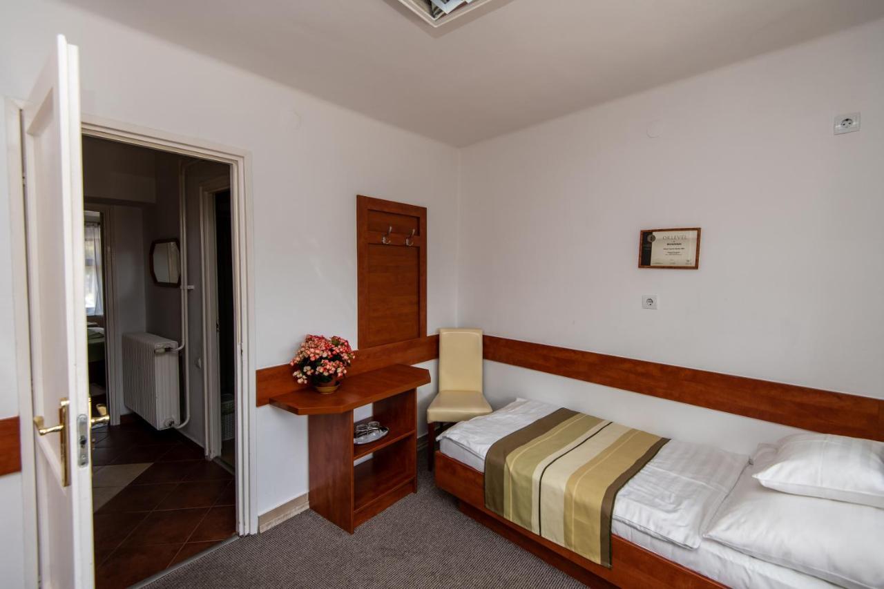 Fenyes Vinorium Bed and Breakfast Sopron Exteriör bild